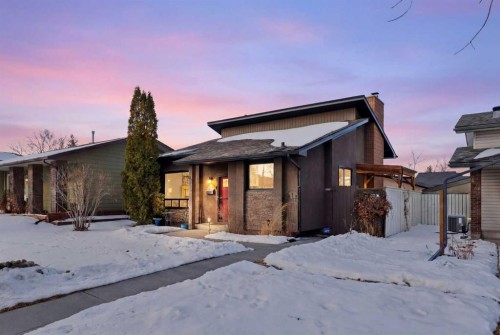 447 Berkley Crescent Nw, Calgary, AB - Outdoor