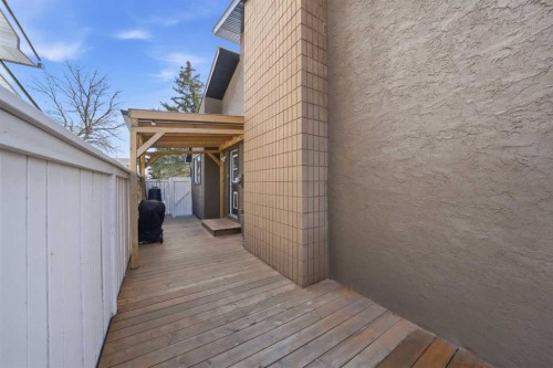 447 Berkley Crescent Nw, Calgary, AB - Outdoor With Exterior