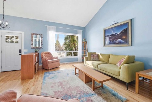 447 Berkley Crescent Nw, Calgary, AB - Indoor Photo Showing Living Room