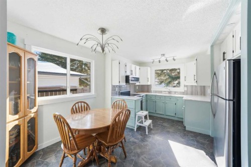 447 Berkley Crescent Nw, Calgary, AB - Indoor