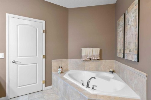 223 Sunset Square, Cochrane, AB - Indoor