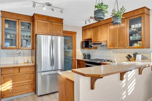 71 Eversyde Heath Sw, Calgary, AB - Indoor Photo Showing Kitchen