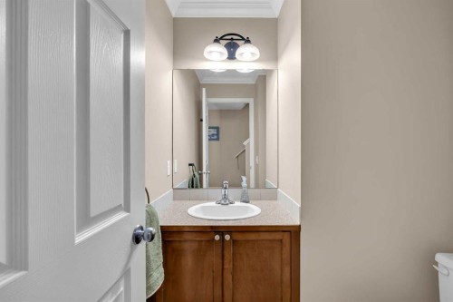 71 Eversyde Heath Sw, Calgary, AB - Indoor Photo Showing Bathroom