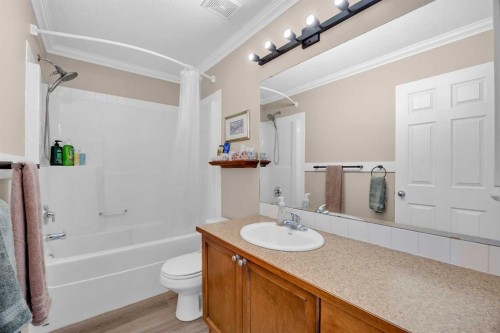 71 Eversyde Heath Sw, Calgary, AB - Indoor Photo Showing Bathroom
