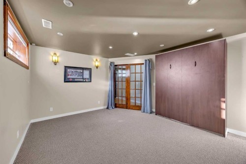 71 Eversyde Heath Sw, Calgary, AB - Indoor Photo Showing Other Room