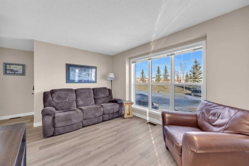 71 Eversyde Heath Sw, Calgary, AB - Indoor Photo Showing Living Room
