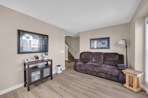 71 Eversyde Heath Sw, Calgary, AB - Indoor Photo Showing Living Room