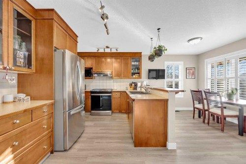 71 Eversyde Heath Sw, Calgary, AB - Indoor Photo Showing Kitchen