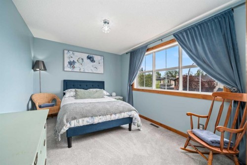 122 Hidden Creek Heights Nw, Calgary, AB - Indoor Photo Showing Bedroom
