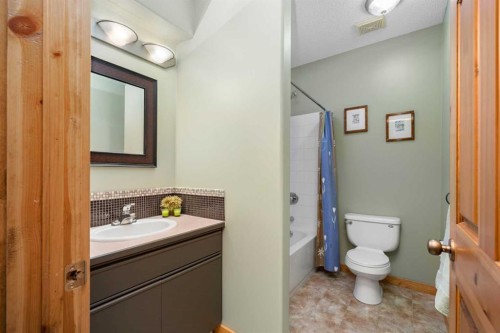 122 Hidden Creek Heights Nw, Calgary, AB - Indoor Photo Showing Bathroom