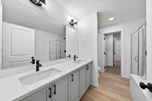 82 Versant Rise Sw, Calgary, AB - Indoor Photo Showing Bathroom