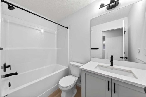 82 Versant Rise Sw, Calgary, AB - Indoor Photo Showing Bathroom