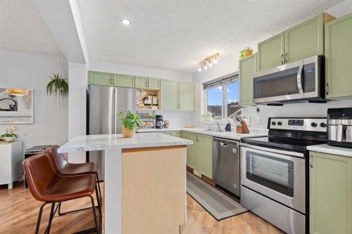 242 Elgin Place Se, Calgary, AB - Indoor Photo Showing Kitchen