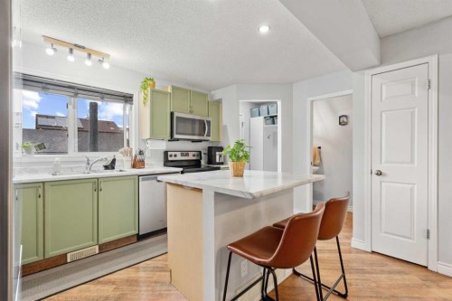 242 Elgin Place Se, Calgary, AB - Indoor Photo Showing Kitchen