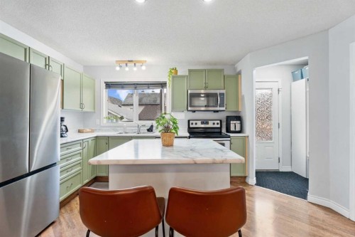 242 Elgin Place Se, Calgary, AB - Indoor Photo Showing Kitchen