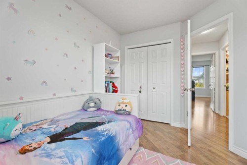 242 Elgin Place Se, Calgary, AB - Indoor Photo Showing Bedroom