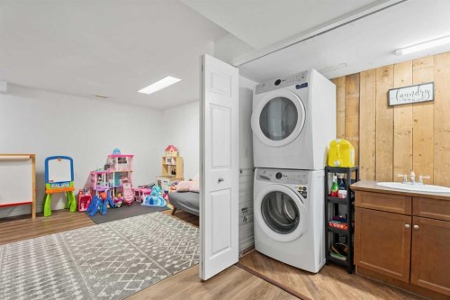 242 Elgin Place Se, Calgary, AB - Indoor Photo Showing Laundry Room