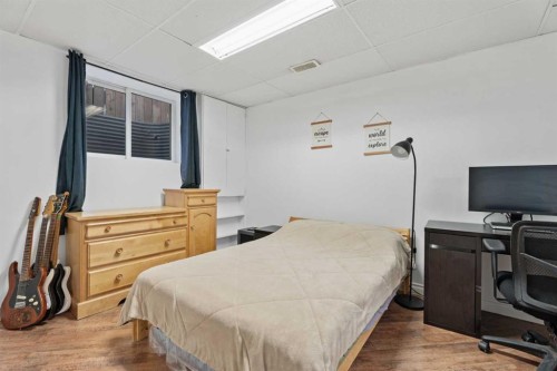 242 Elgin Place Se, Calgary, AB - Indoor Photo Showing Bedroom
