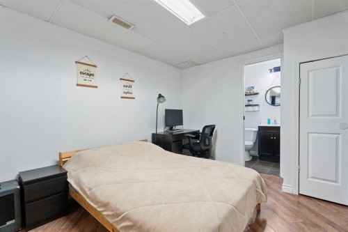 242 Elgin Place Se, Calgary, AB - Indoor Photo Showing Bedroom