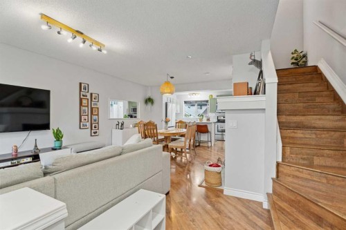 242 Elgin Place Se, Calgary, AB - Indoor Photo Showing Living Room