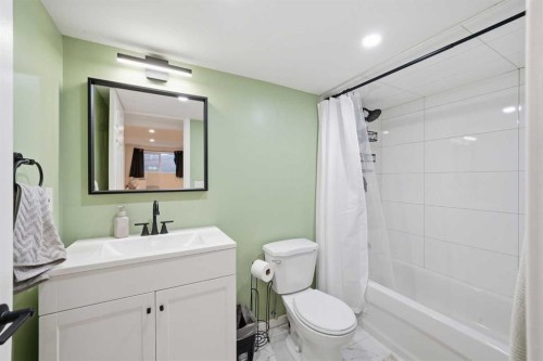 67 Cityscape Gate Ne, Calgary, AB - Indoor Photo Showing Bathroom