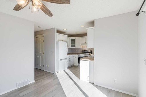 13 Coville Gardens Ne, Calgary, AB - Indoor Photo Showing Kitchen
