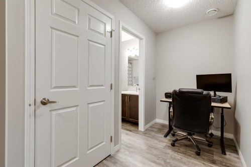 22 Osborne Common Sw, Airdrie, AB - Indoor Photo Showing Office