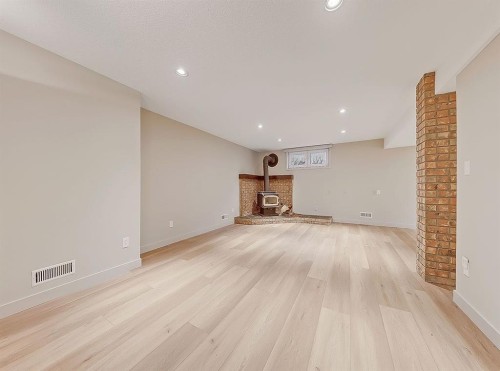 44 Granlea Place Sw, Calgary, AB - Indoor