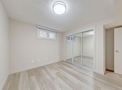 44 Granlea Place Sw, Calgary, AB - Indoor Photo Showing Other Room