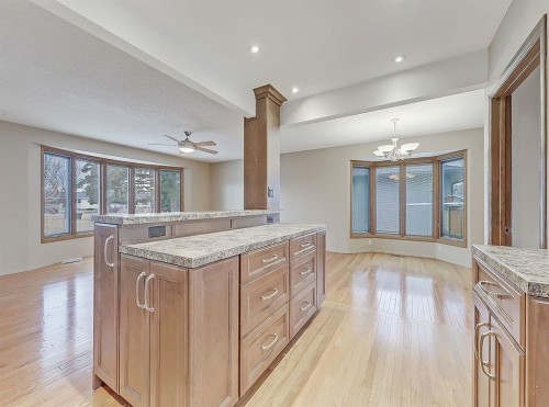 44 Granlea Place Sw, Calgary, AB - Indoor Photo Showing Kitchen