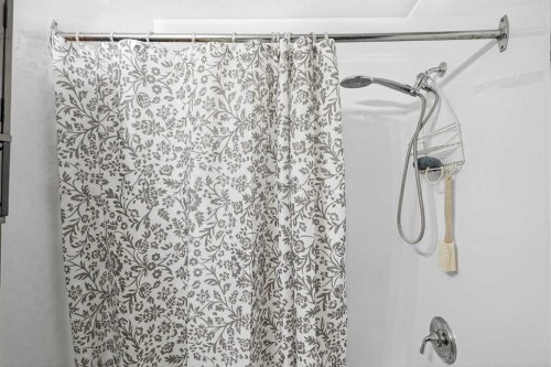 107 Mt Allan Circle Se, Calgary, AB -  Photo Showing Bathroom