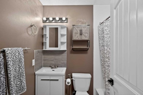 107 Mt Allan Circle Se, Calgary, AB - Indoor Photo Showing Bathroom