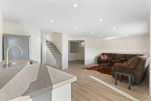 202 Schooner Close Nw, Calgary, AB 