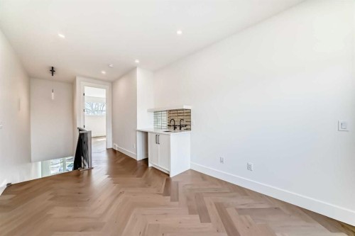 2006 41 Avenue Sw, Calgary, AB - Indoor Photo Showing Other Room
