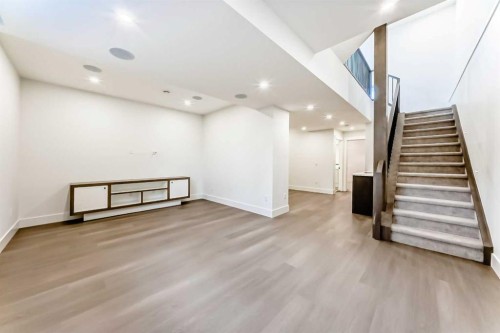 2006 41 Avenue Sw, Calgary, AB - Indoor Photo Showing Other Room