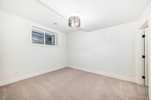 2006 41 Avenue Sw, Calgary, AB - Indoor Photo Showing Other Room