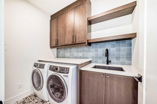 2006 41 Avenue Sw, Calgary, AB - Indoor Photo Showing Laundry Room
