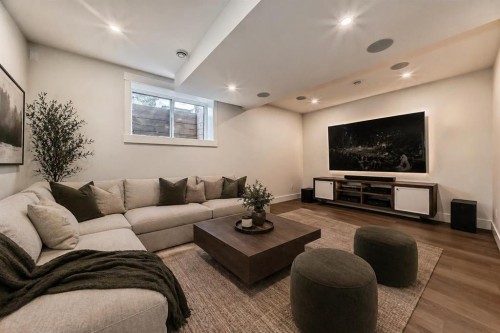 2006 41 Avenue Sw, Calgary, AB - Indoor Photo Showing Living Room