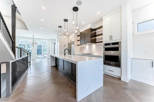 2006 41 Avenue Sw, Calgary, AB - Indoor Photo Showing Kitchen With Upgraded Kitchen