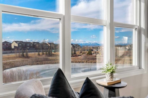 53 Sundown Grove, Cochrane, AB - Indoor Photo Showing Other Room