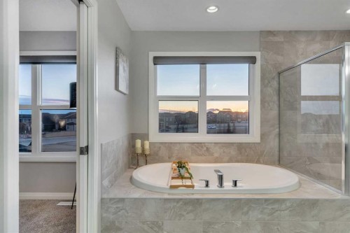 53 Sundown Grove, Cochrane, AB - Indoor Photo Showing Bathroom