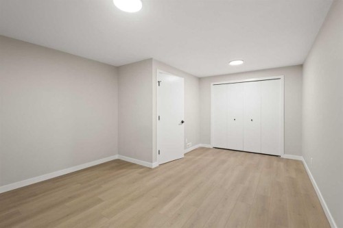 236 Silverview Way Nw, Calgary, AB - Indoor Photo Showing Other Room