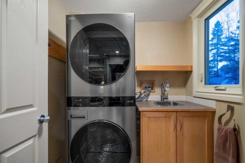 39 Echlin Drive, Bragg Creek, AB - Indoor Photo Showing Laundry Room