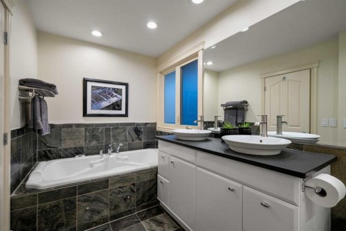 39 Echlin Drive, Bragg Creek, AB - Indoor Photo Showing Bathroom