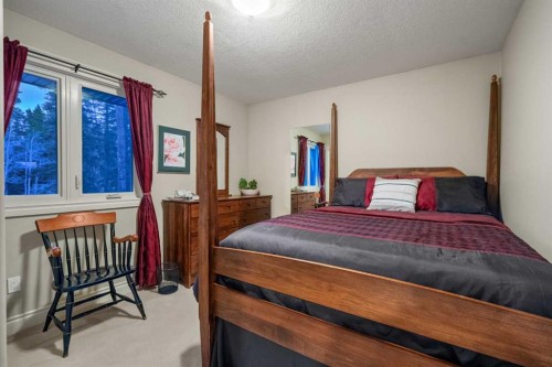 39 Echlin Drive, Bragg Creek, AB - Indoor Photo Showing Bedroom