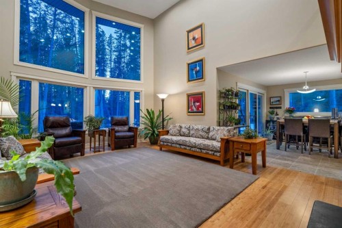 39 Echlin Drive, Bragg Creek, AB - Indoor Photo Showing Living Room