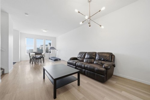 785 Southpoint Gate Sw, Airdrie, AB - Indoor Photo Showing Living Room