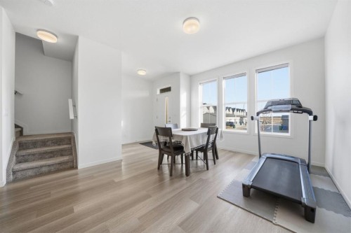 785 Southpoint Gate Sw, Airdrie, AB - Indoor Photo Showing Dining Room