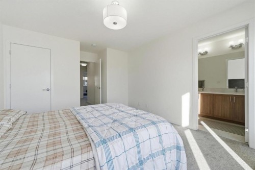 785 Southpoint Gate Sw, Airdrie, AB - Indoor Photo Showing Bedroom