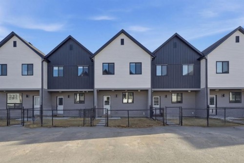 785 Southpoint Gate Sw, Airdrie, AB - Outdoor With Facade